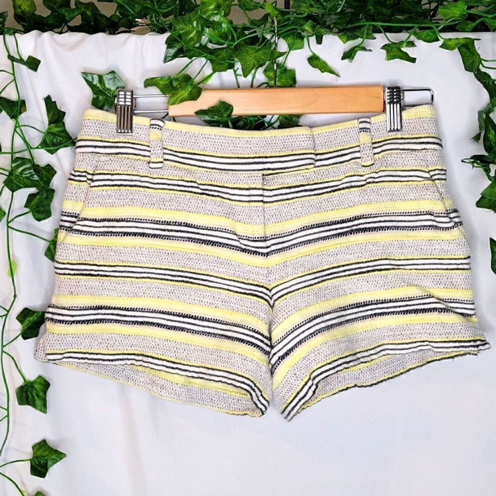 Ann Taylor Loft. The Riviera short. Size 0. EUC